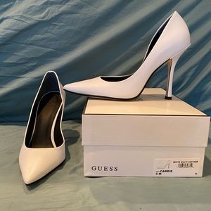 EUC Guess White Pointy Pumps 9